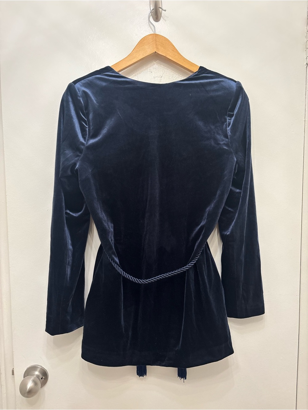 Vero Moda Navy Velvet Open-Front Robe with Tassel Rope - Picture 2 of 4